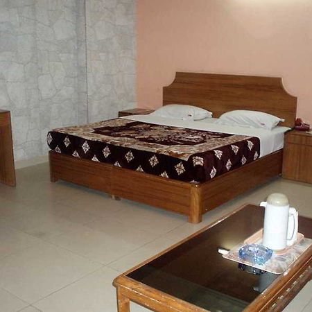 Hotel Ashoka International Yeni Delhi Dış mekan fotoğraf