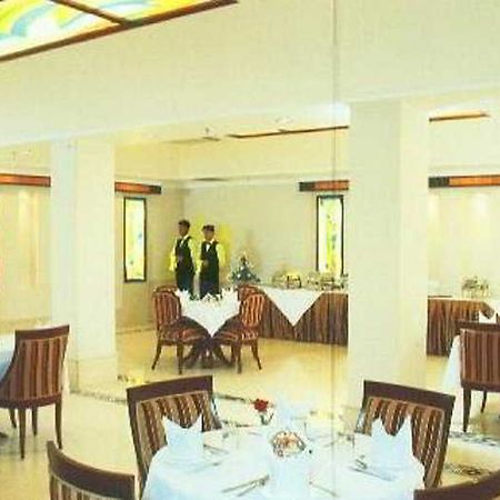 Hotel Ashoka International Yeni Delhi Dış mekan fotoğraf