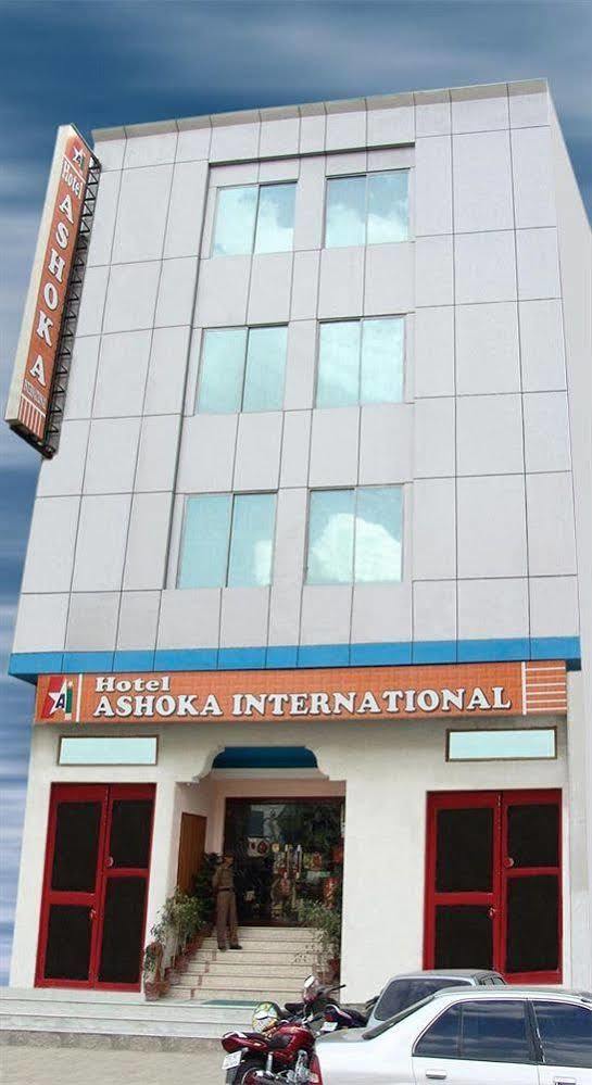 Hotel Ashoka International Yeni Delhi Dış mekan fotoğraf